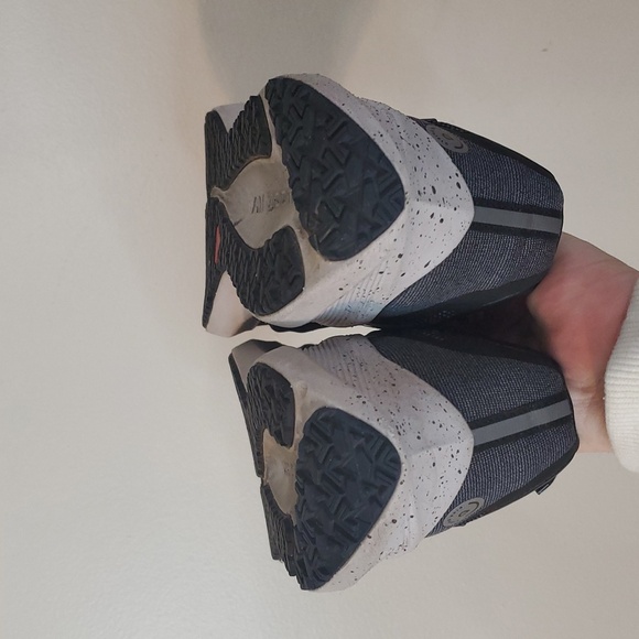 Nike Zoom Winflo 8 Shield Womens Running Sneakers Size 8.5 Water-Repellent Black - Picture 16 of 16